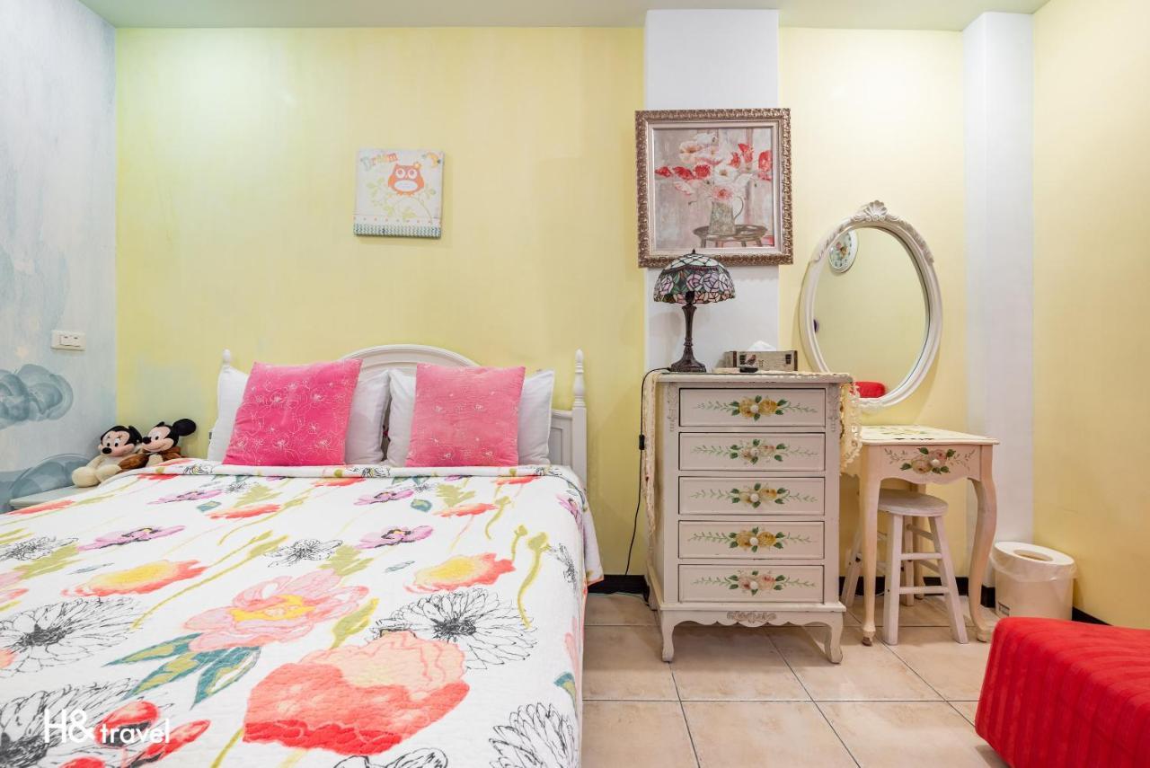 White Cotton Candy Homestay Hualien Buitenkant foto