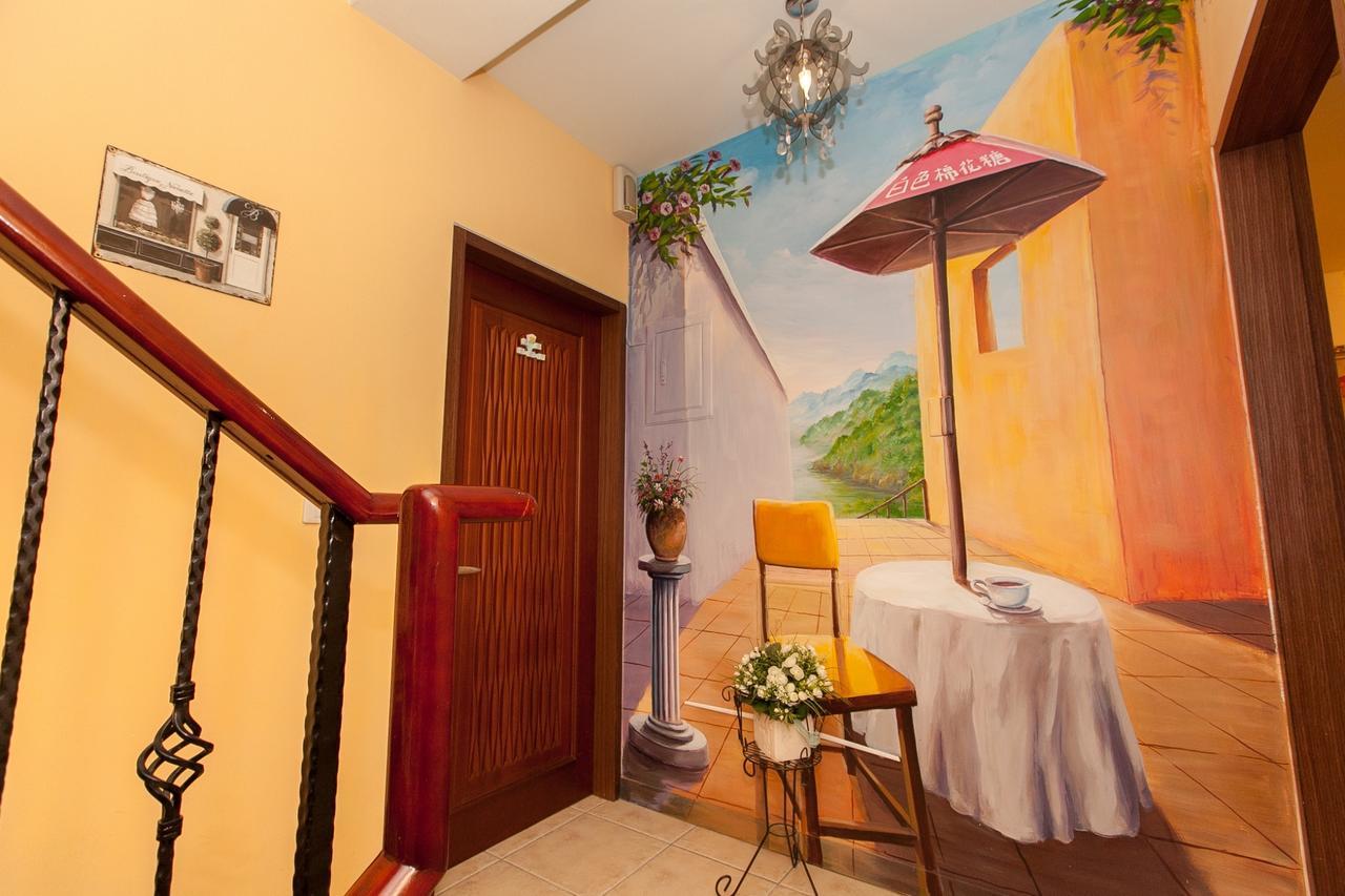 White Cotton Candy Homestay Hualien Buitenkant foto