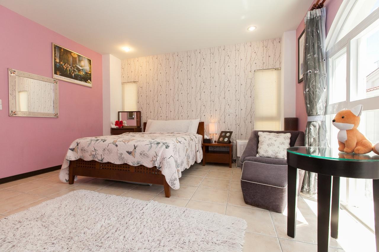 White Cotton Candy Homestay Hualien Buitenkant foto