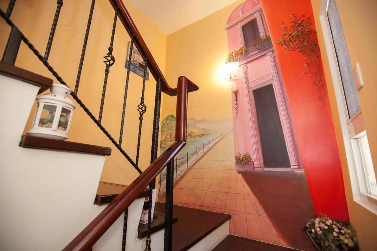 White Cotton Candy Homestay Hualien Buitenkant foto