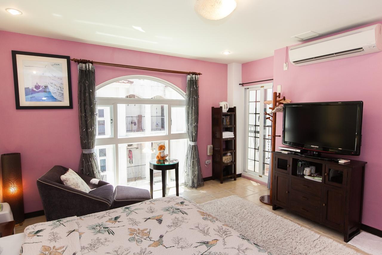 White Cotton Candy Homestay Hualien Buitenkant foto